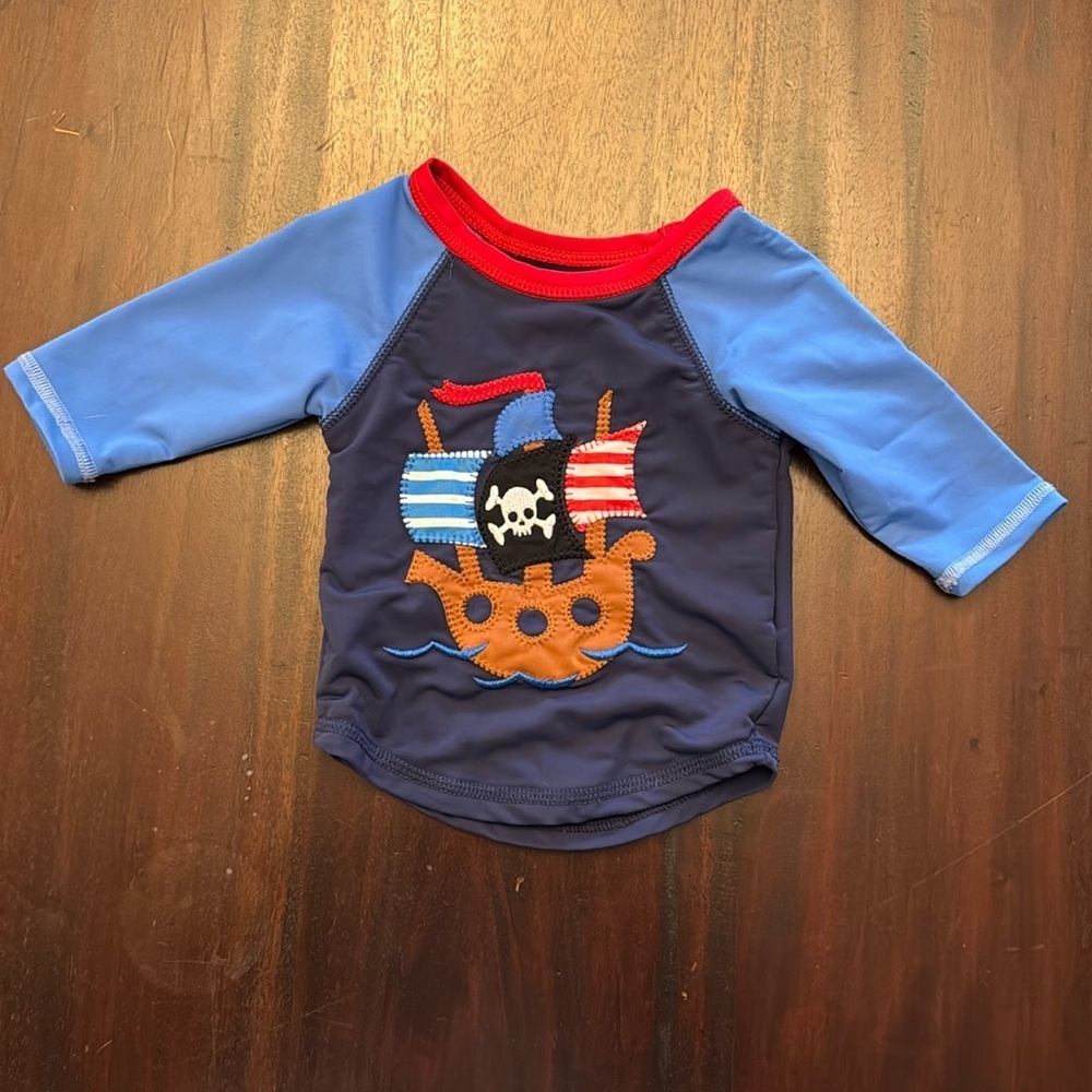 Mudpie boys pirate rash guard size XS